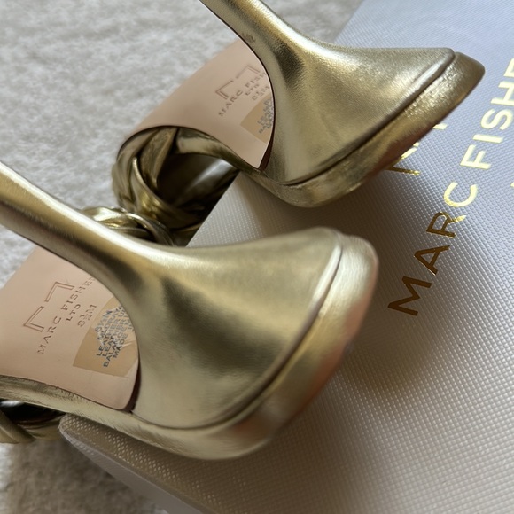 🔥Marc Fisher Gold Heel Sandals. - Picture 6 of 13